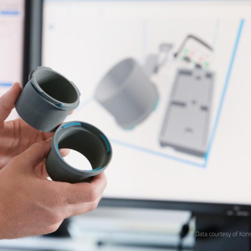 Additiv gefertigte Teile in Hand präsentiert