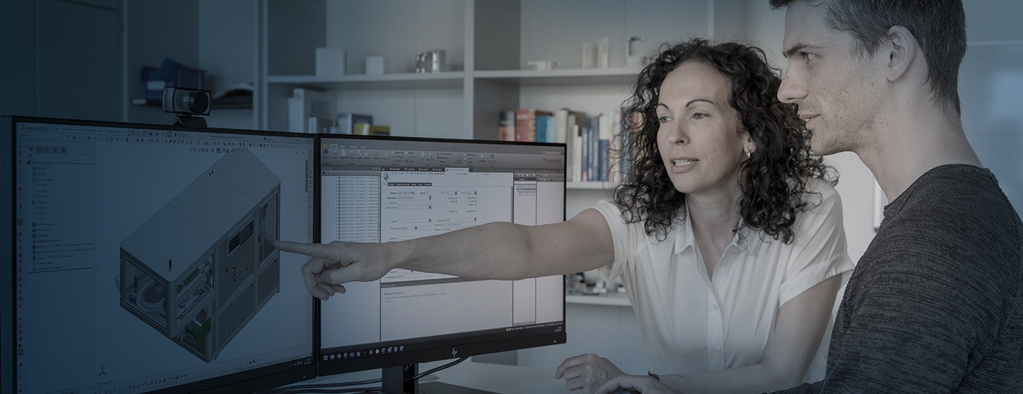 Ingenieurteam entwickelt gemeinsam eine kundenspezifische Automatisierungslösung am CAD-System